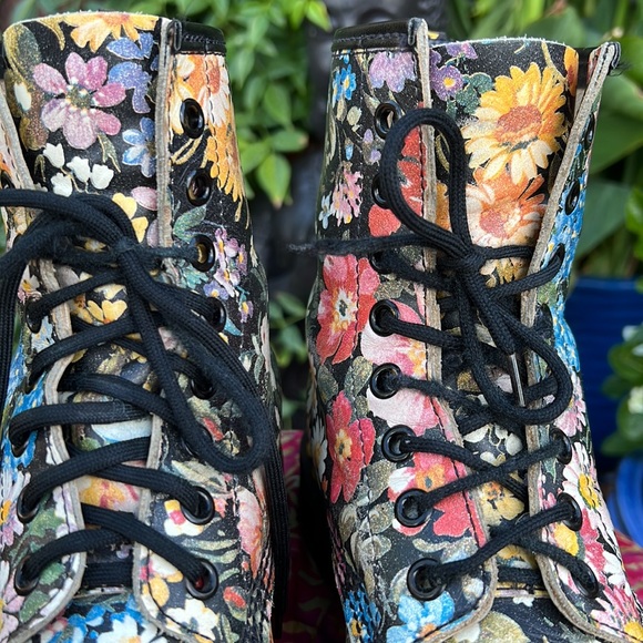 🏴 Dr. Martens MIE Sienna Miller Floral Boots UK 4 - Picture 11 of 17